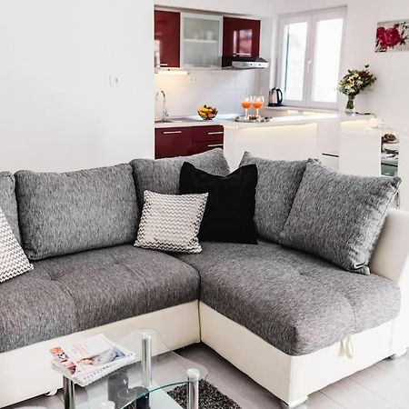 Holiday Home Marina-Renovated House In City Center Rogoznica  Dış mekan fotoğraf