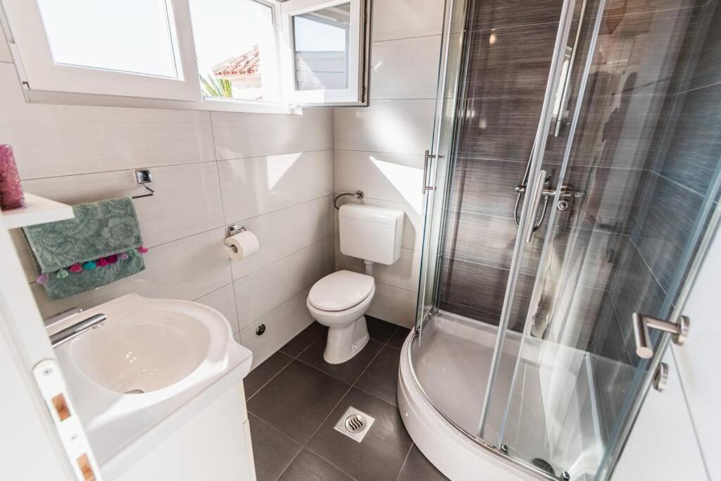 Holiday Home Marina-Renovated House In City Center Rogoznica  Dış mekan fotoğraf