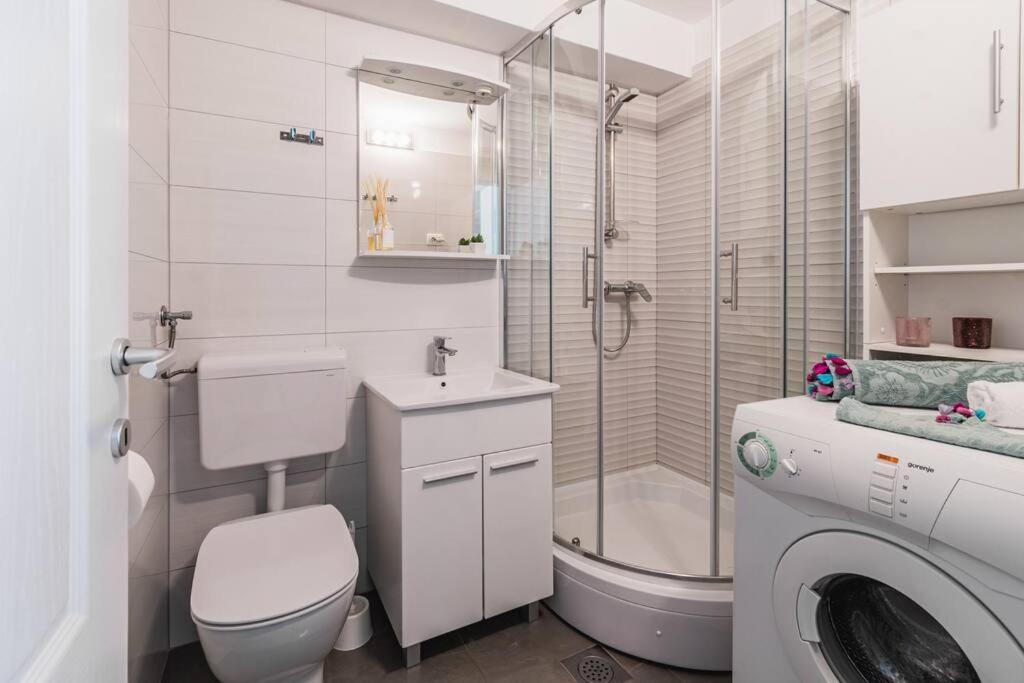 Holiday Home Marina-Renovated House In City Center Rogoznica  Dış mekan fotoğraf