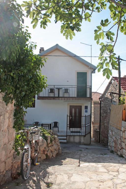 Holiday Home Marina-Renovated House In City Center Rogoznica  Dış mekan fotoğraf