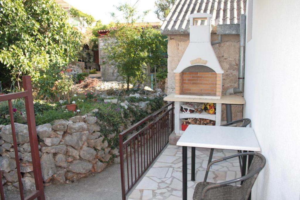 Holiday Home Marina-Renovated House In City Center Rogoznica  Dış mekan fotoğraf